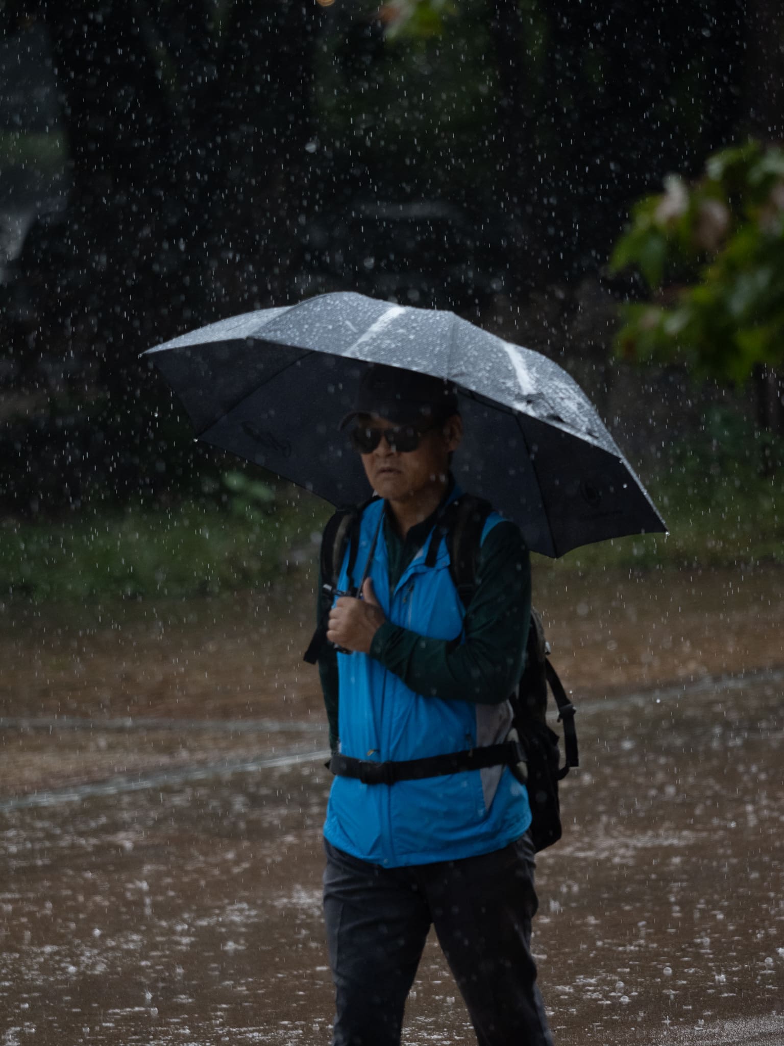 randonneur sous la pluie