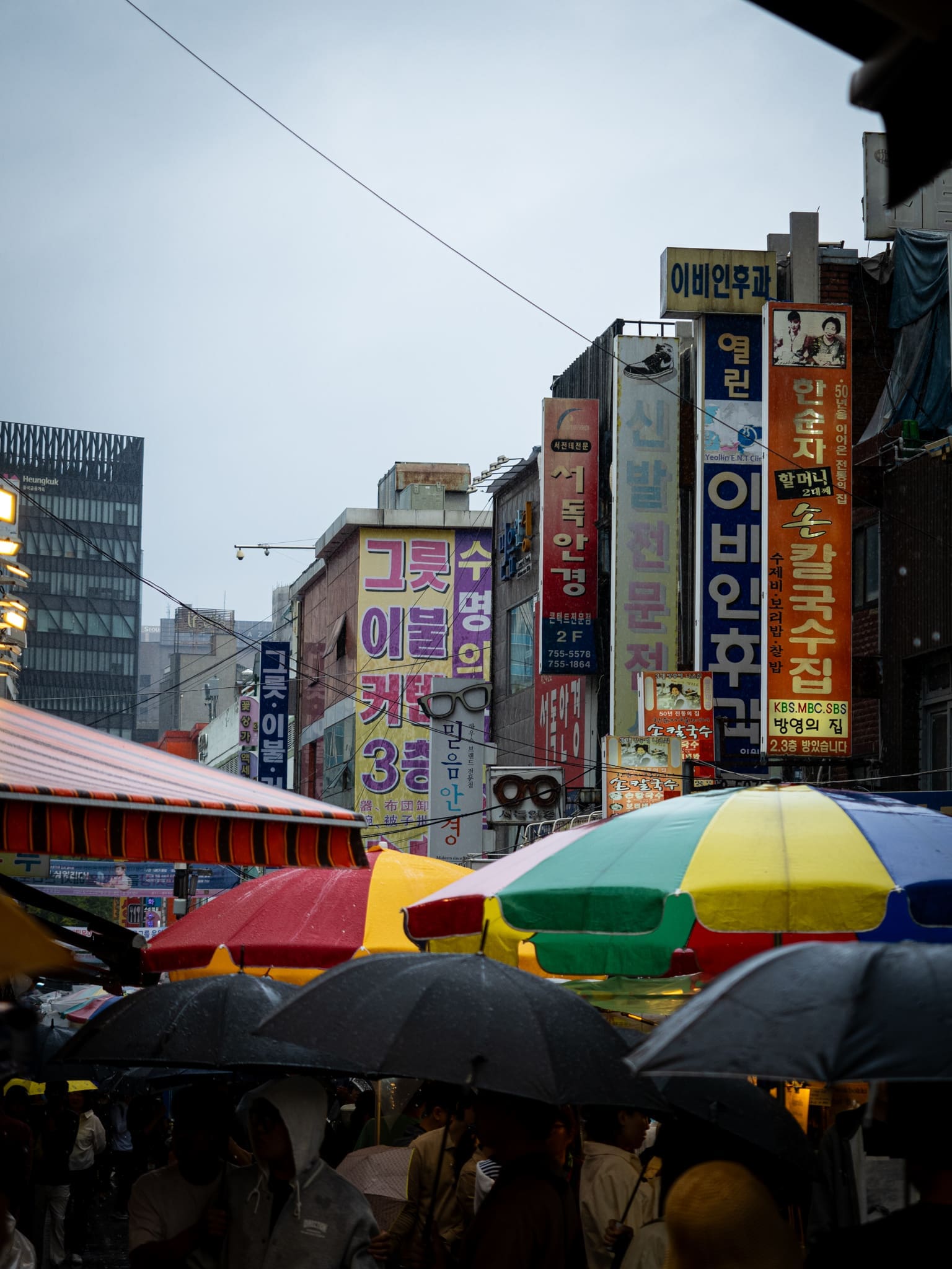 marché de Namdaemun sous la pluie