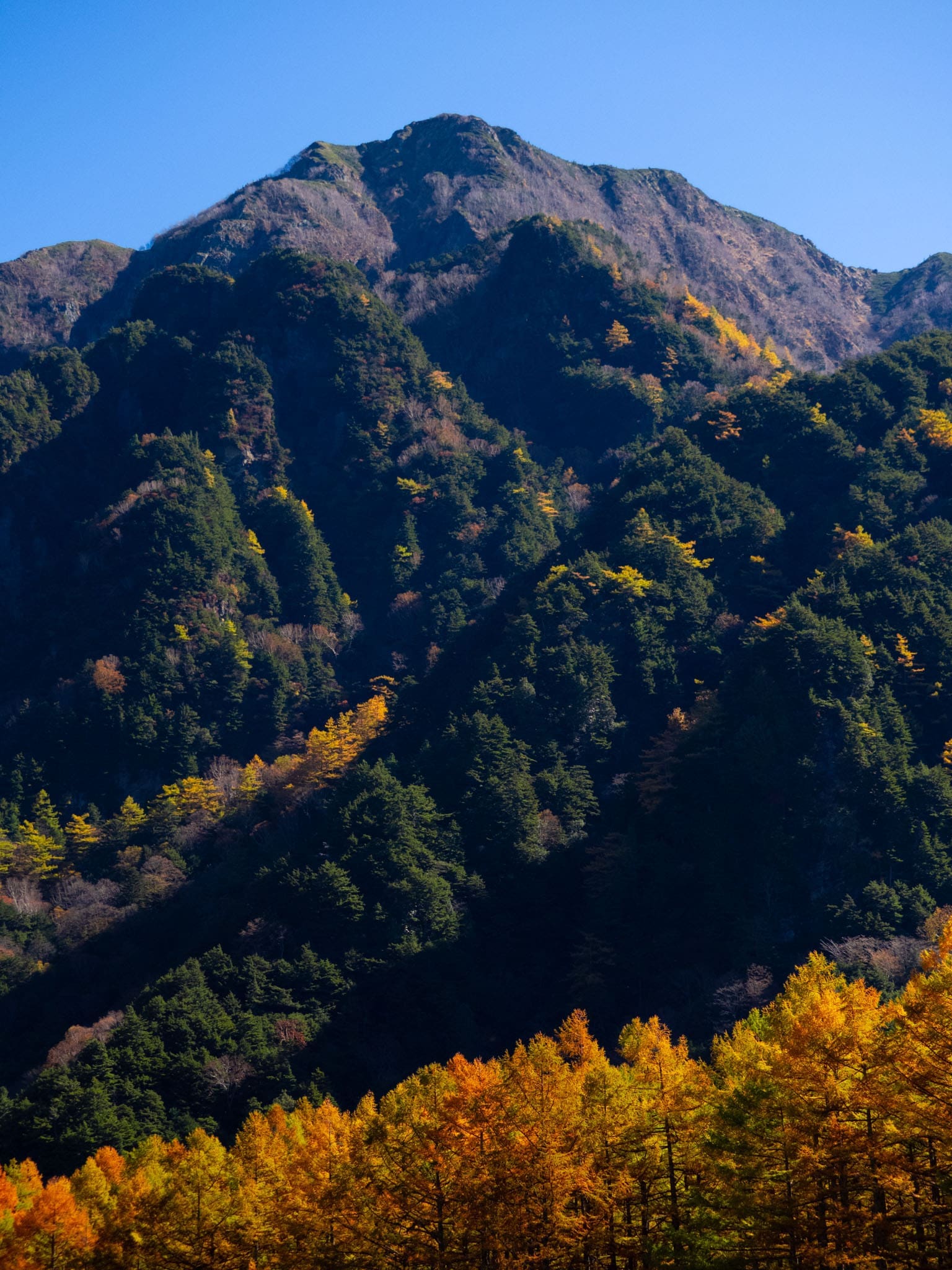première couleurs de l'automne à Kamikochi