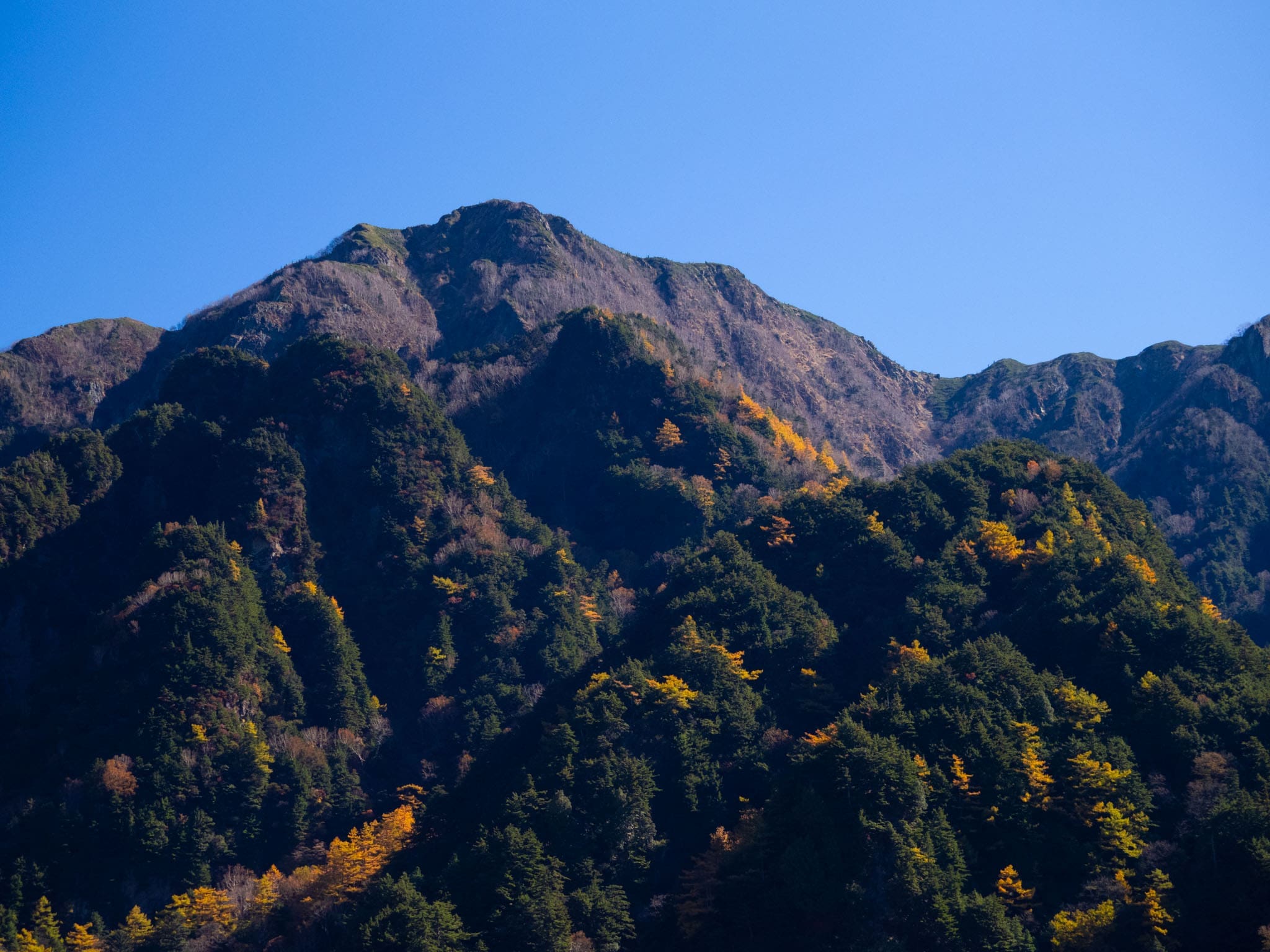 première couleurs de l'automne à Kamikochi