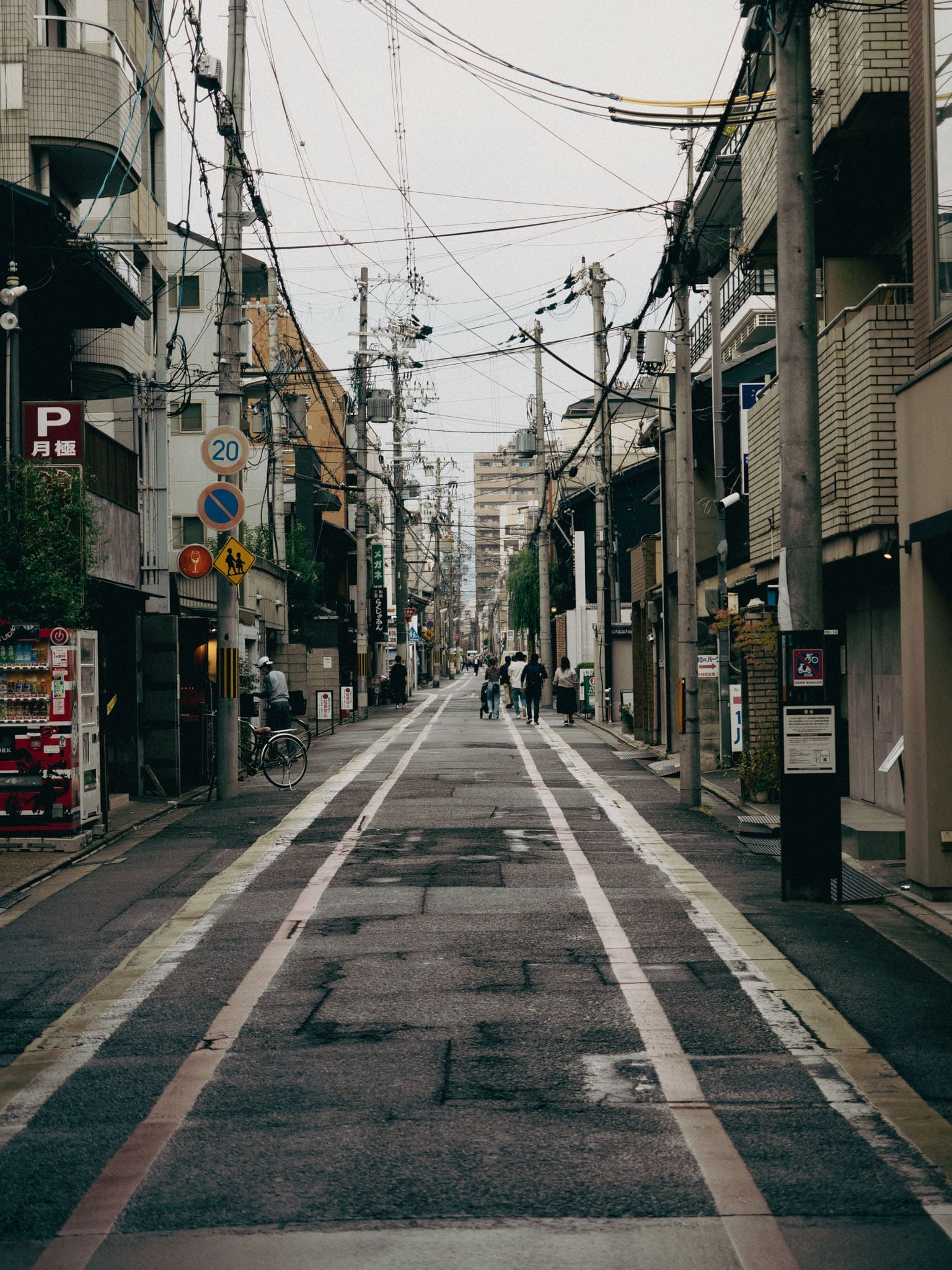 rue vide en plein kyoto